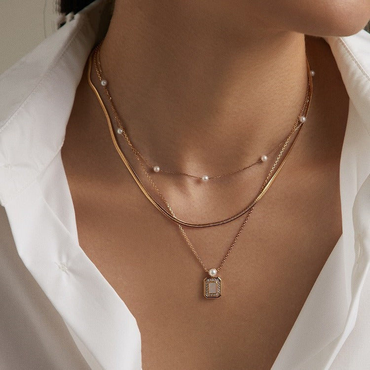Classic Perfume Bottle Niche Design Necklace