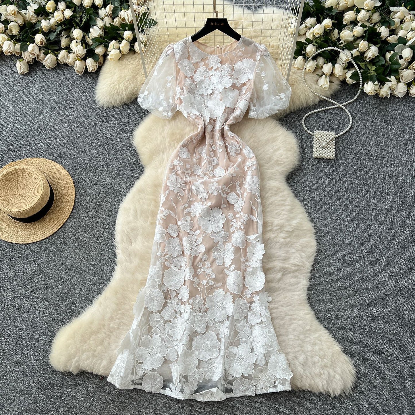 Elegant Flower Embroidery Round Neck Slim Waist Fishtail Dress