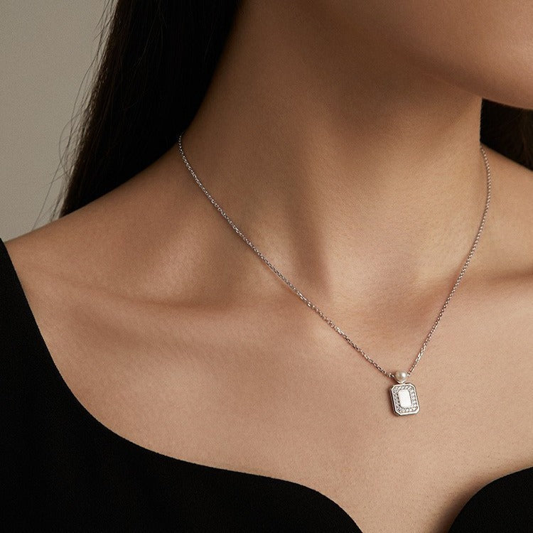 Classic Perfume Bottle Niche Design Necklace